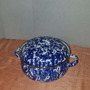 Golden Rabbit Enamelware Dutch Oven - Blue on White